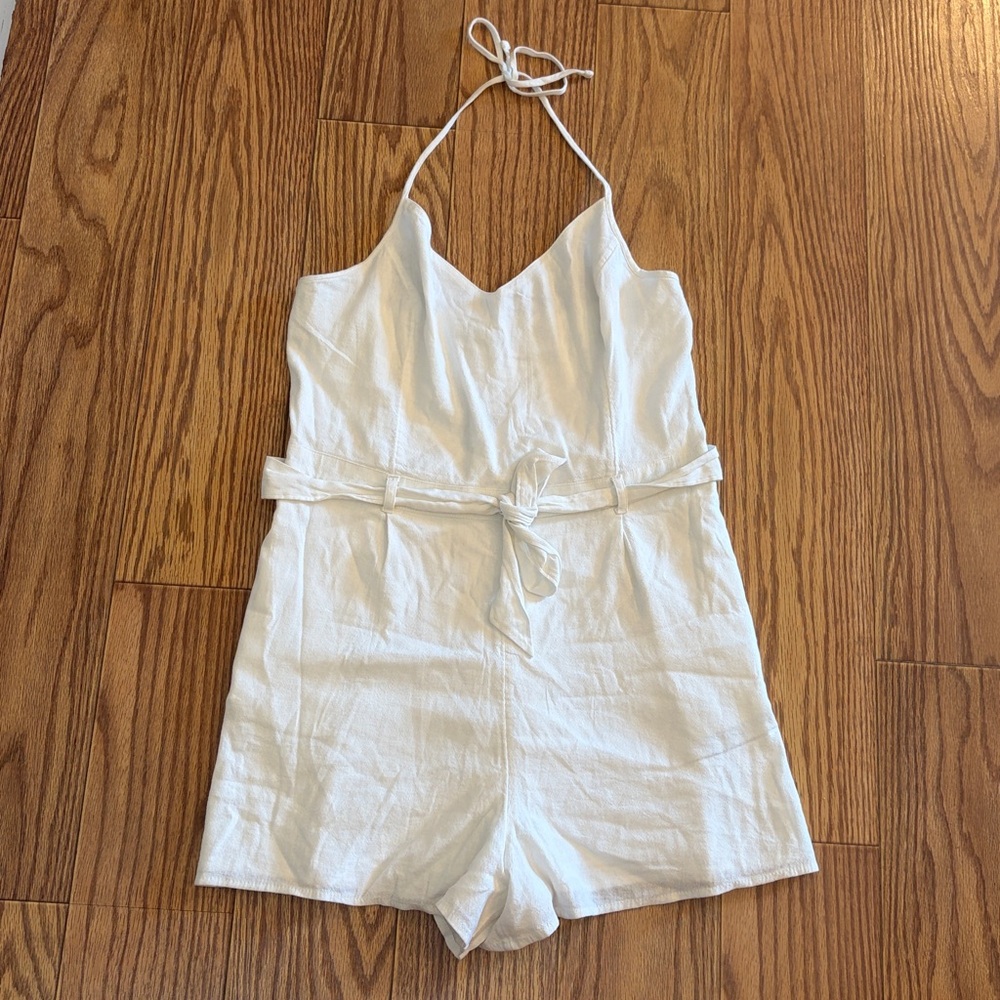 Hollister White Romper Size XL NWT Linen Blend V Neck Tie Belt